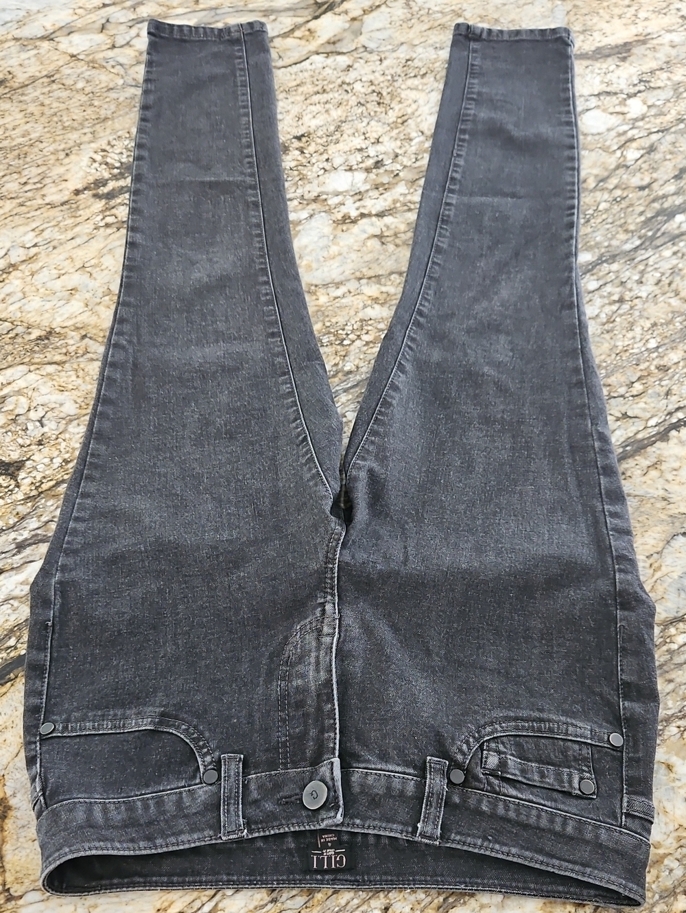 G.I.L.I. Black High-Rise Skinny Jeans. Size 4 Inseam 27" Rise 7.5"